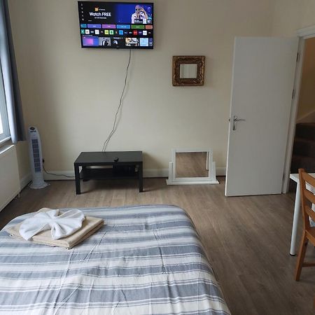Family Friendly 3 Bedroom Flat Zone 2 - Children Stay Free! Londra Esterno foto