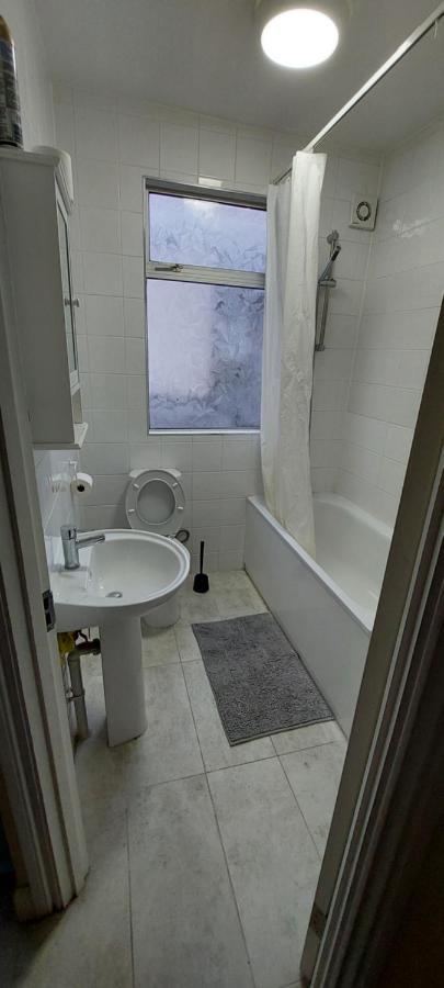 Family Friendly 3 Bedroom Flat Zone 2 - Children Stay Free! Londra Esterno foto