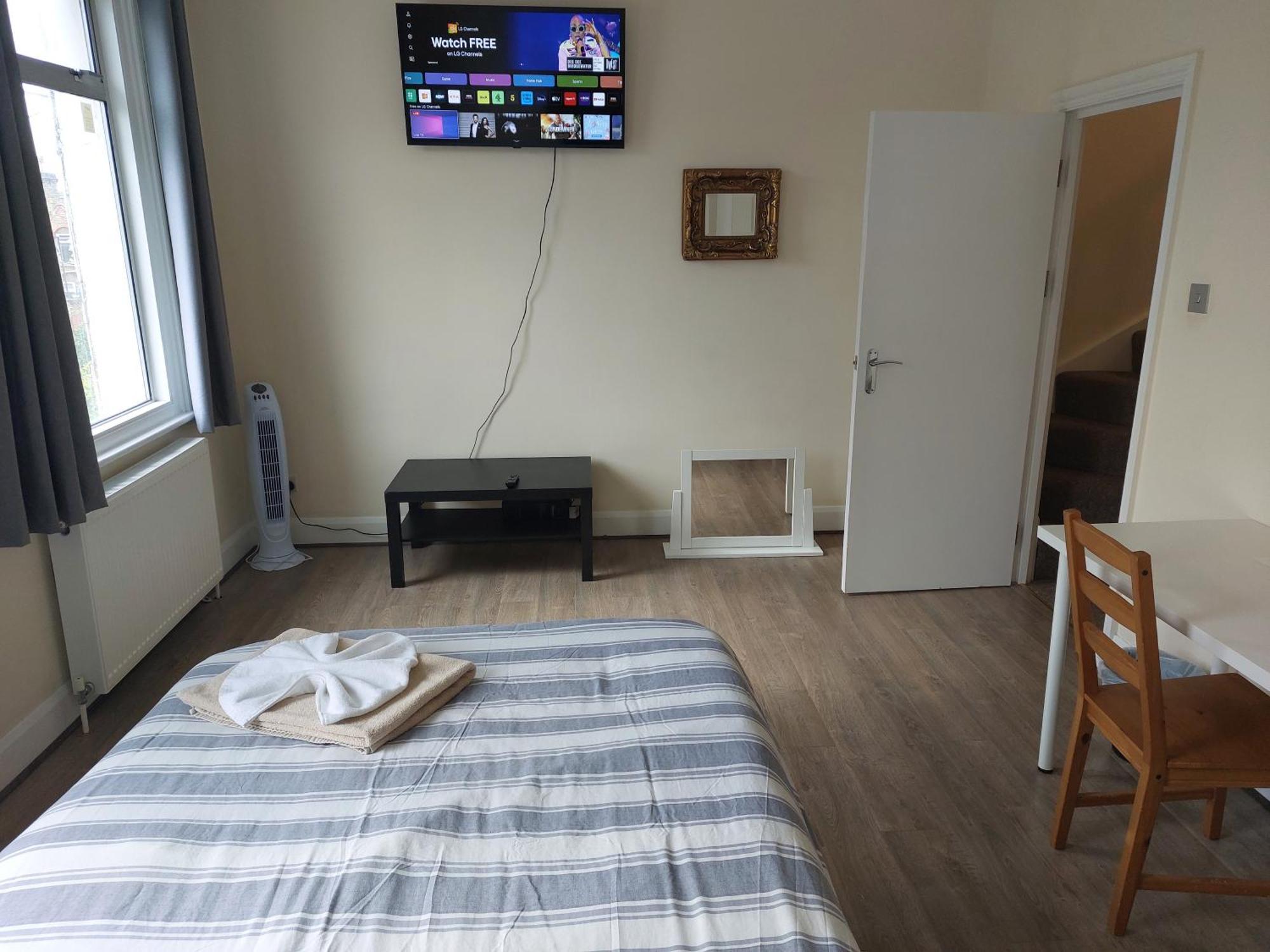 Family Friendly 3 Bedroom Flat Zone 2 - Children Stay Free! Londra Esterno foto